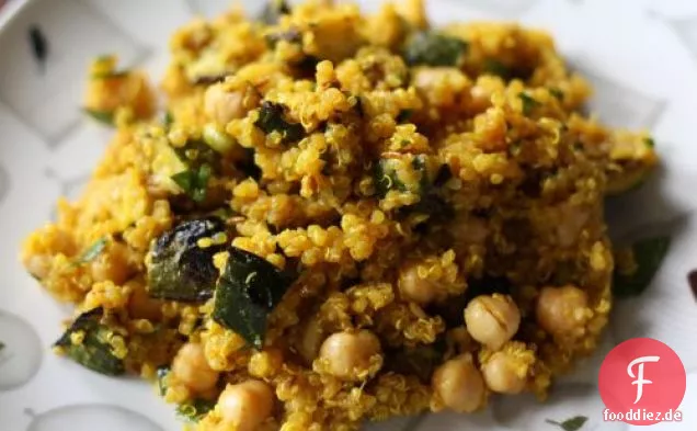 Quinoa mit gegrillten Zucchini, Kichererbsen und Kreuzkümmel