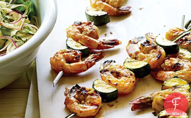 Asiatische Garnelen-Zucchini-Spieße mit Nudelsalat