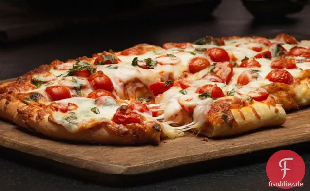 Tomaten-Basilikum-Pizza