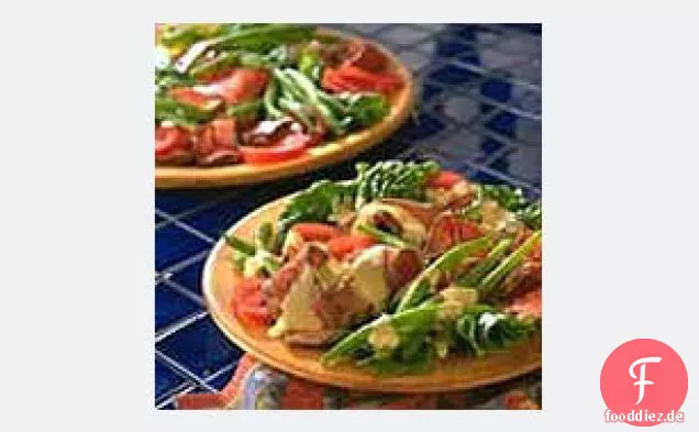 Gegrilltes Rindfleisch und Bohnensalat mit Tomaten