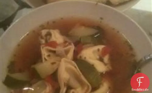 Joe 's Mom' s Wurst-und Tortellini-Suppe