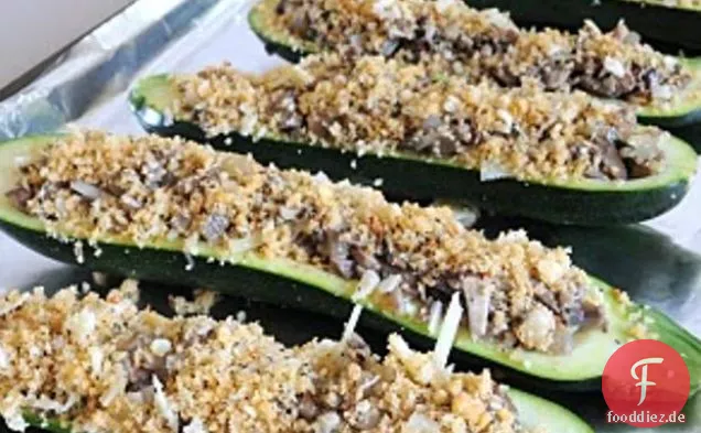 Pilz gefüllte Zucchini mit Parmesan Panko Topping