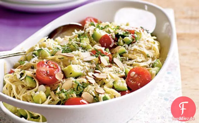 Pasta mit Zucchini und Gerösteten Mandeln