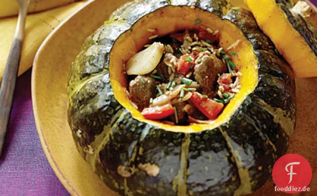 Gefüllter Kabocha-Kürbis mit arabischem Lammeintopf
