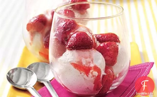 Geröstete Erdbeeren mit Eis