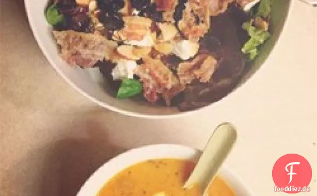 Türkische rote Linsensuppe mit Minze
