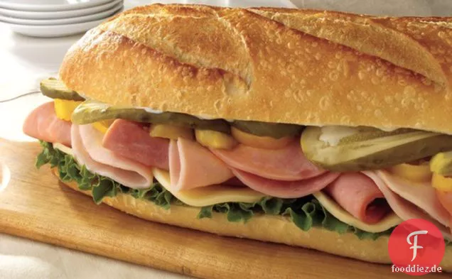 Pikantes Truthahn-Schinken-Sandwich