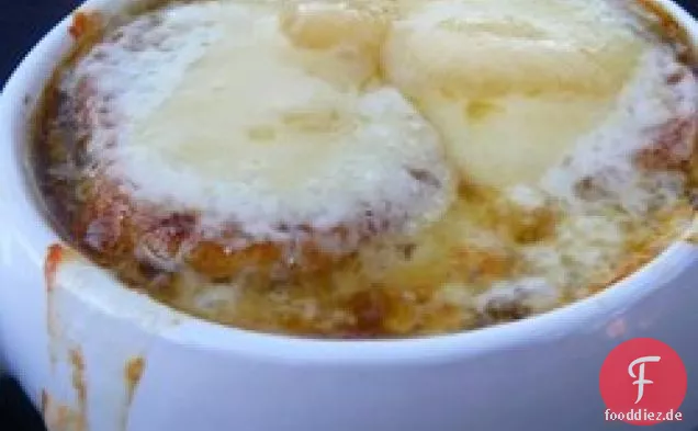 Französische Zwiebelsuppe im Restaurantstil