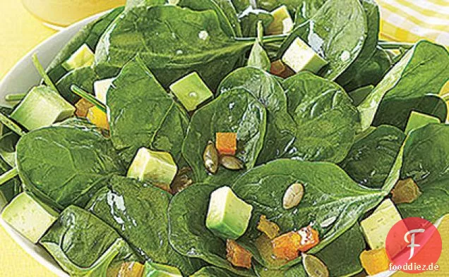 Spinatsalat mit Kürbiskernen und Avocado