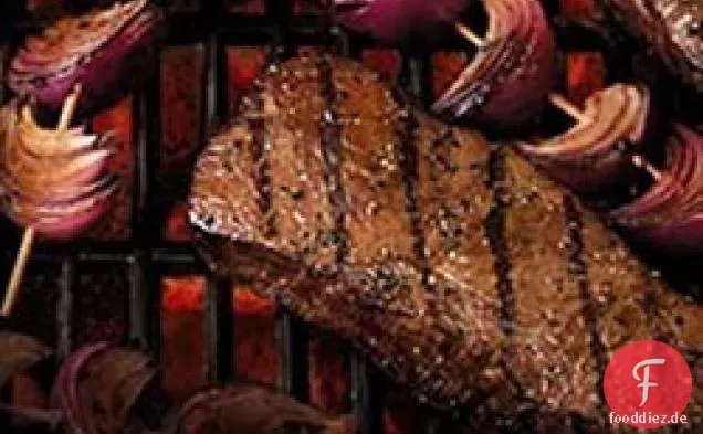 Ahorn-Balsamico mariniertes Steak mit gegrilltem Birnensalat
