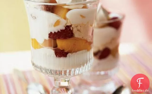 Pfirsich-Himbeer-Pavlova-Parfaits