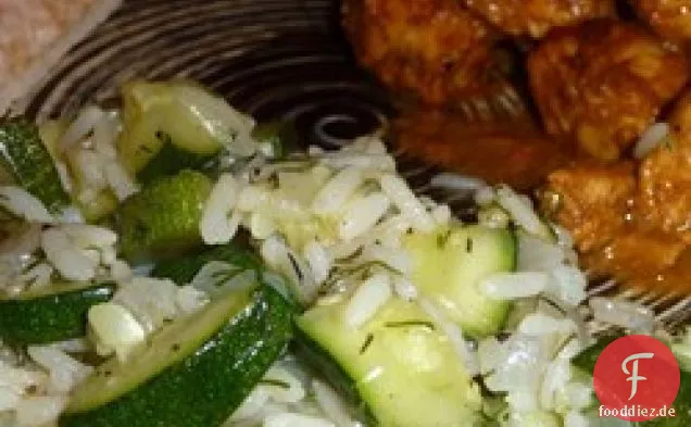 Zucchini mit Dillkraut und Knoblauch-Joghurt-Sauce