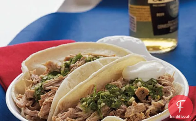 Slow-Cooker Schweinelende Carnita Tacos mit Chimichurri-Sauce
