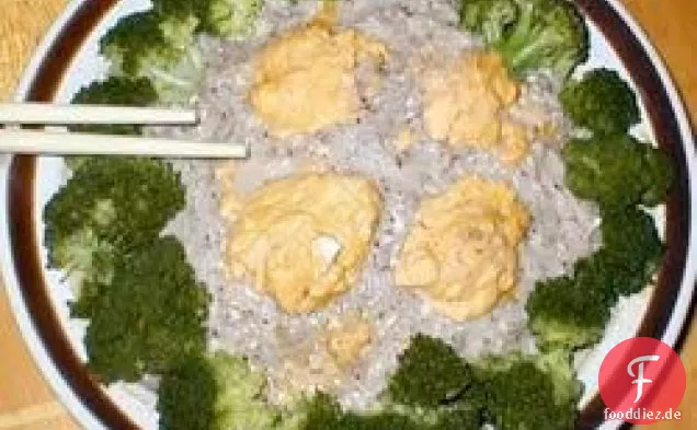 Gemahlener Schweinekuchen mit salzigem Ei (Haam Daan Ju Yoke Beng)