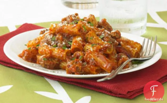 Wurst und Tomaten-Rigatoni