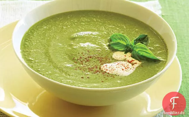 Cremige Basilikum-Zucchini-Suppe