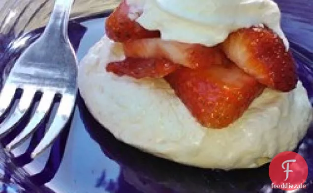 Frische Erdbeere Pavlova
