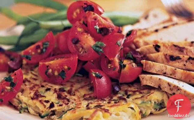 Kartoffel-Zucchini-Pfanne Pfannkuchen mit Kirschtomatensalat