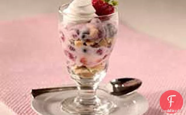 Dreifache Beeren-Parfaits