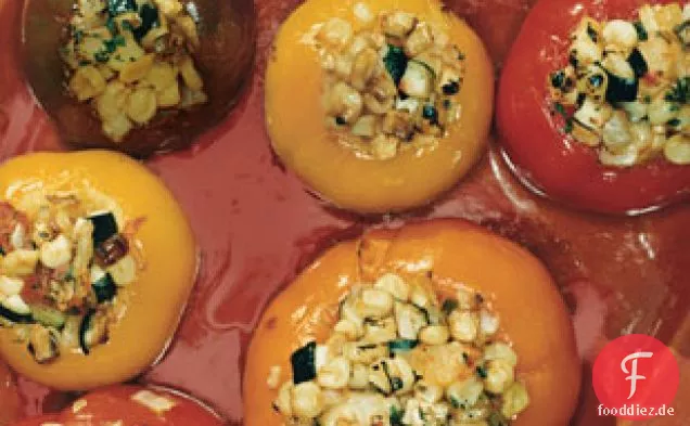 Erbstück Tomaten Gefüllt Mit Mais-Und Zucchini-Succotash