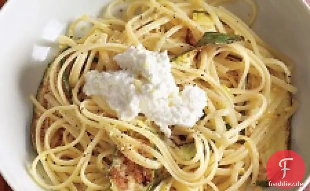 Zucchini-Pasta Mit Ricotta