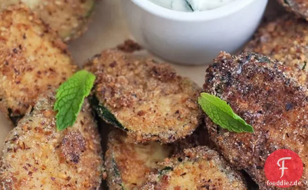 Glutenfreie Gebratene Zucchini-Chips Mit Limetten-Minze-DIP-Sauce