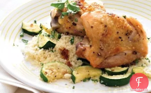 Gebratene Hähnchenschenkel Mit Zucchini Und Couscous