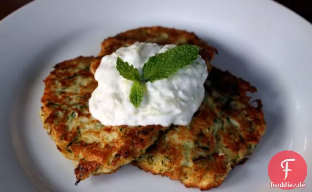 Griechische Zucchini-Krapfen – Kolokithokeftedes