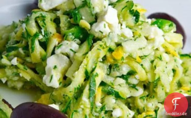 Zucchini-Salat im griechischen Stil