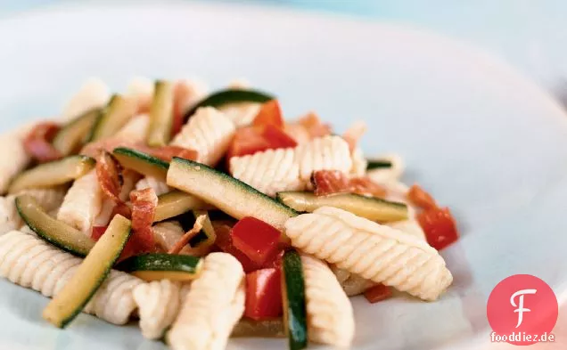 Ricotta Cavatelli mit Speck und Zucchini