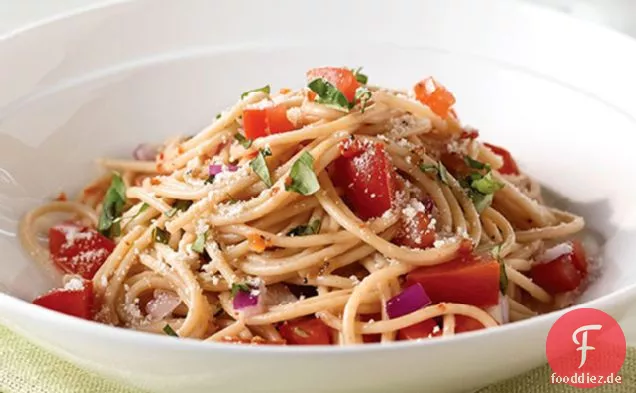 Nein-Frische Tomatensauce mit Nudeln kochen