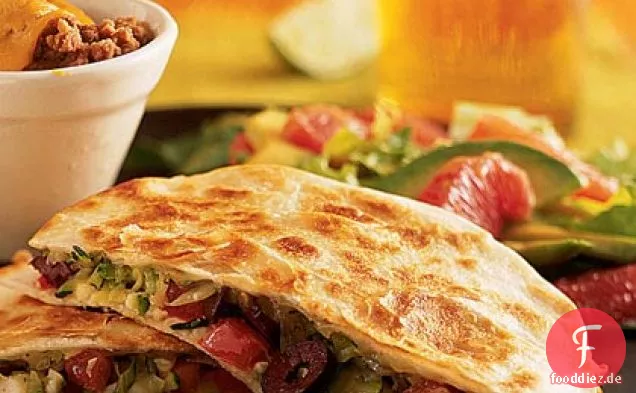 Zucchini, Oliven und Käse Quesadillas