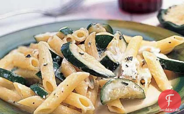Penne mit Zucchini und Ricotta