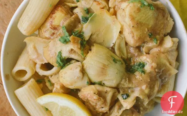 Huhn und Artischocken in Weinsauce