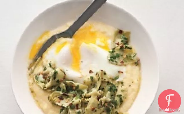 Pochierte Eier, Polenta und marinierte Artischocken