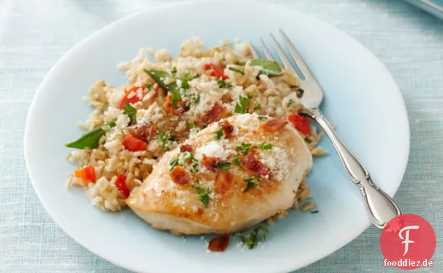 Ersticktes Huhn mit braunem Reis
