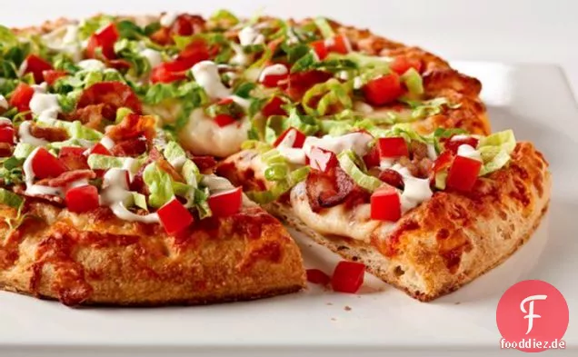 Pizza mit B. L. T. Topping