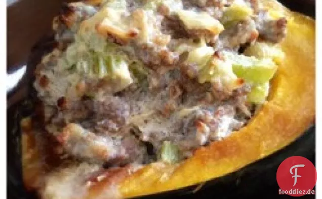 Squasage (Mit Wurst gefüllter Squash)
