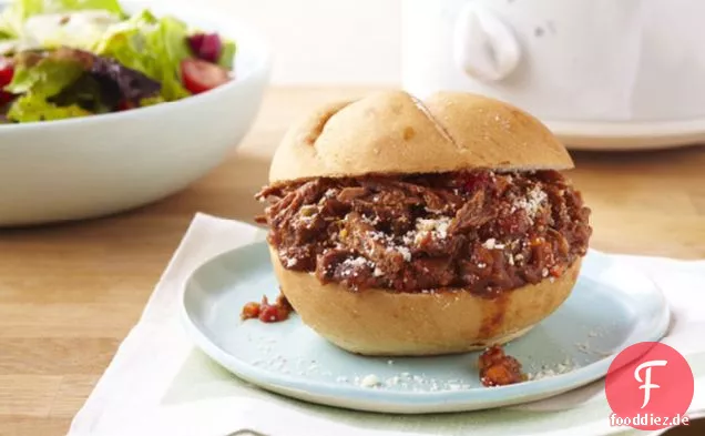 Slow-Cooker italienische zerkleinerte Rindfleisch-Sandwiches