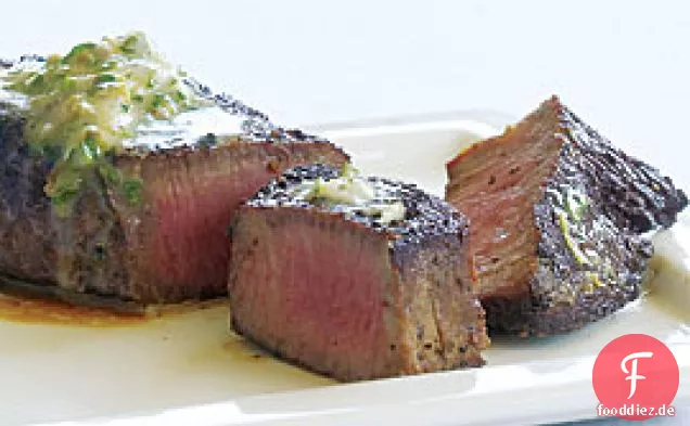Pan-gebratenes Steak mit Kapern-Sardellen-Butter