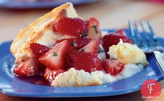 Zitronenwolke mit Erdbeer-Minze-Kompott