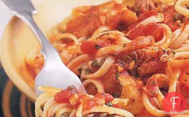 Linguine mit Muscheln und Artischocken in Roter Sauce