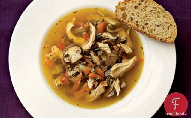 Wildreis und Pilzsuppe mit Huhn
