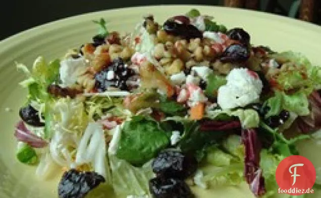 Kalifornischer Kirsch-Walnuss-Salat