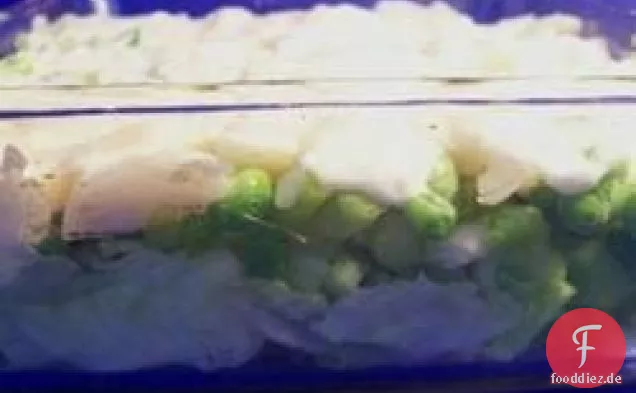 Geschichteter Baby-Erbsensalat