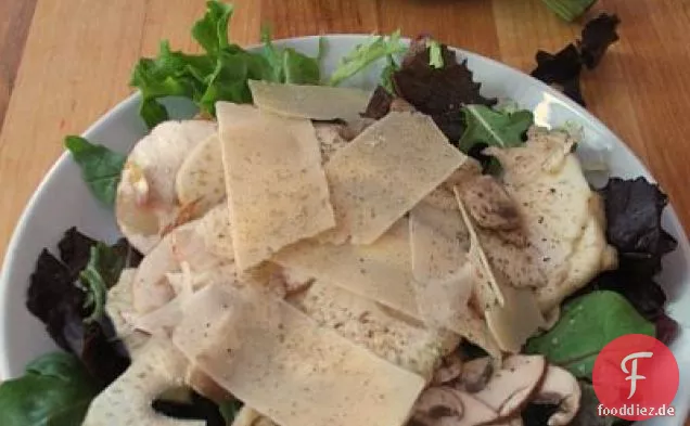 Roher Artischocken-, Pilz- und Parmesansalat