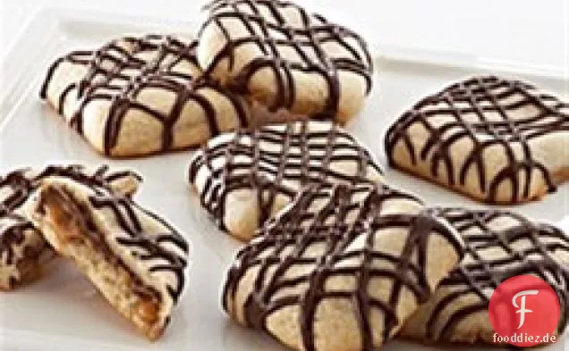 Zuckerkekse mit Karamelltaschen und Schokoladen-Nieselregen