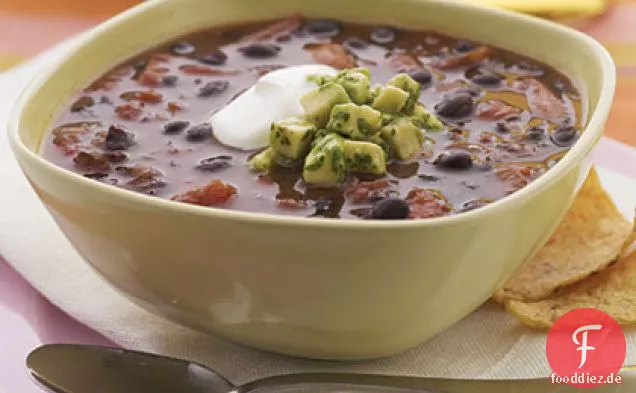 Rauchige Schwarze Bohnensuppe mit Avocado-Limetten-Salsa