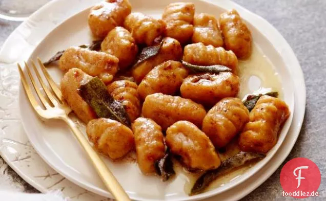 Süßkartoffel-Gnocchi mit Ahorn-Zimt-Salbei-brauner Butter