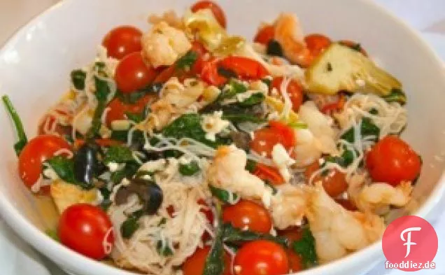 Dünne Soja-Nudeln mit Garnelen, Tomaten und Artischocken